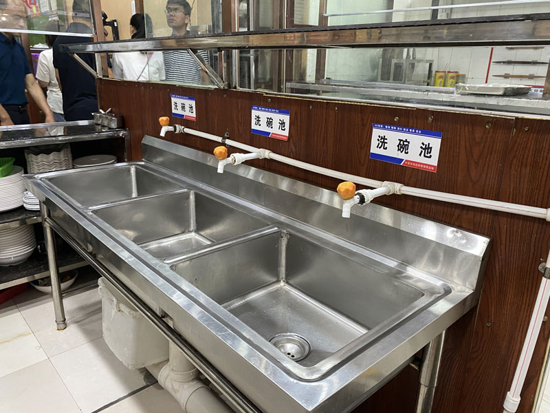 人工洗碗和洗碗机哪个更省钱？商用洗碗机和人工洗碗成本数据分析